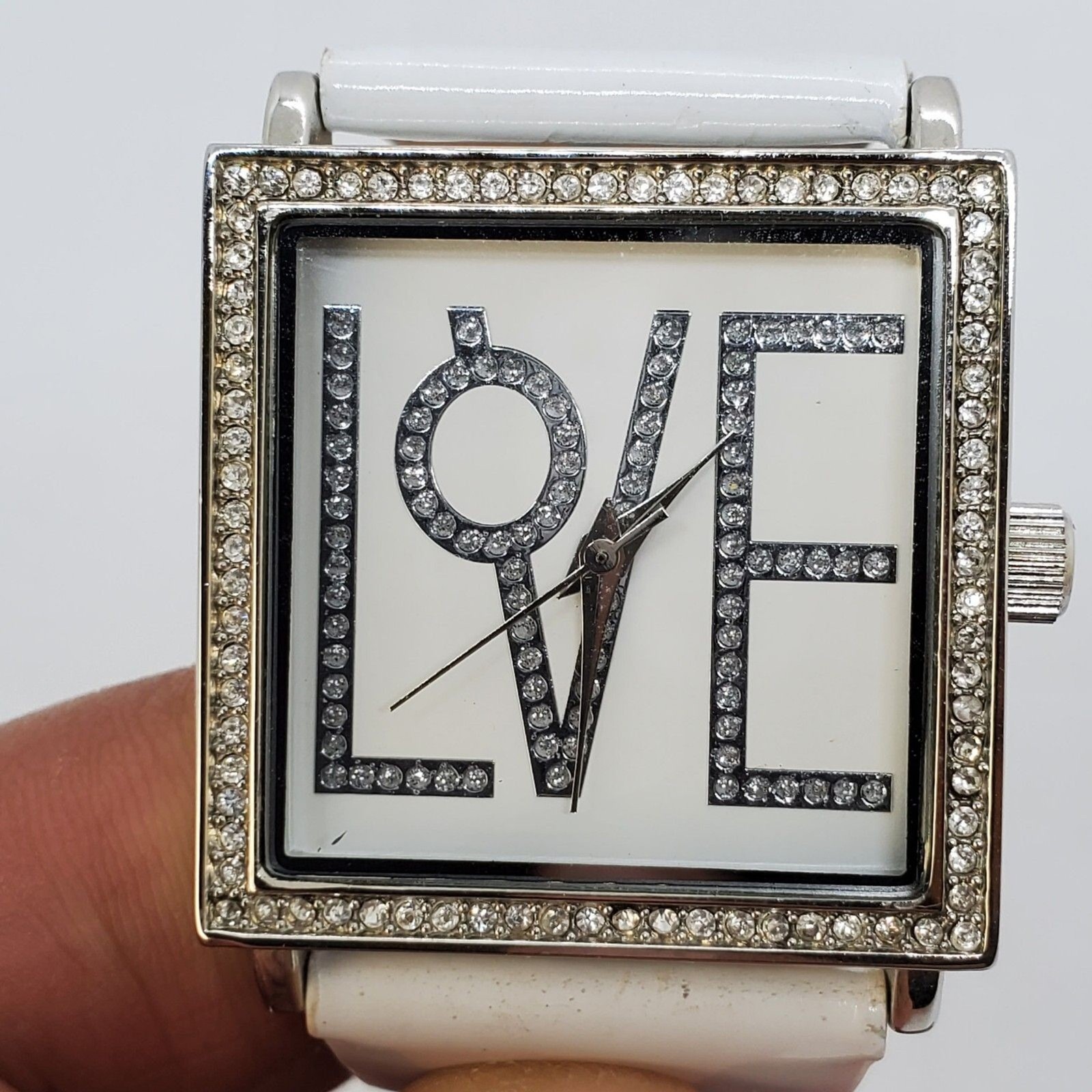 Love Dial Womens Watch 32mm White Dial White Bands Crystal Bezel New Battery
